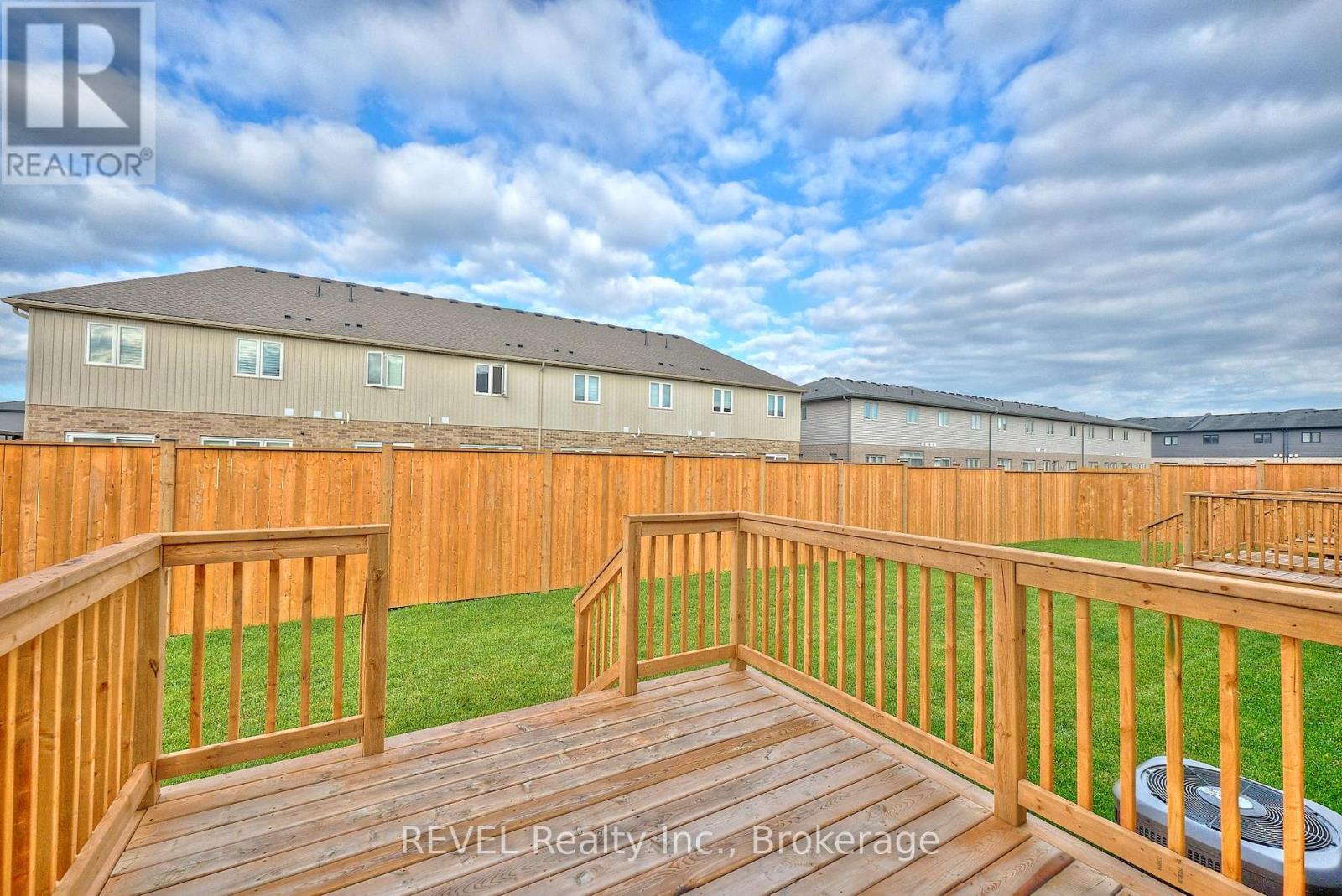 7429 Matteo Drive, Niagara Falls (Brown), Ontario  L2H 3T3 - Photo 5 - X12443876