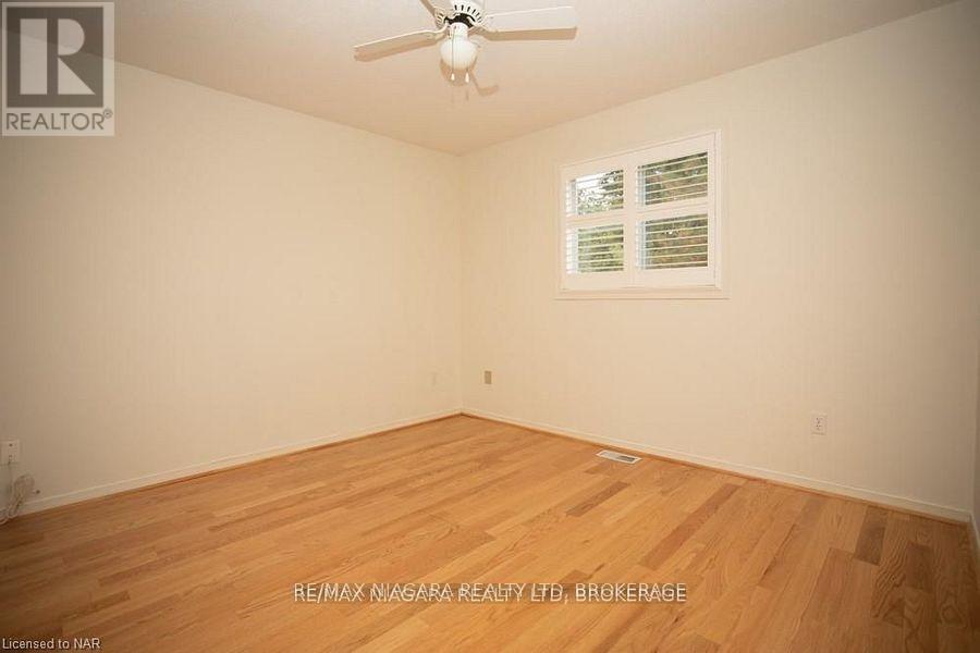55 Adelaide Street, Fort Erie (Lakeshore), Ontario  L2A 5K5 - Photo 11 - X12443892