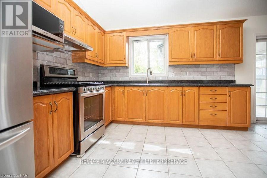 55 Adelaide Street, Fort Erie (Lakeshore), Ontario  L2A 5K5 - Photo 8 - X12443892