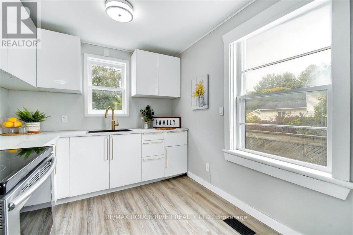 232 Lyle Street N, Alnwick/haldimand (Grafton), Ontario  K0K 2G0 - Photo 3 - X12443871