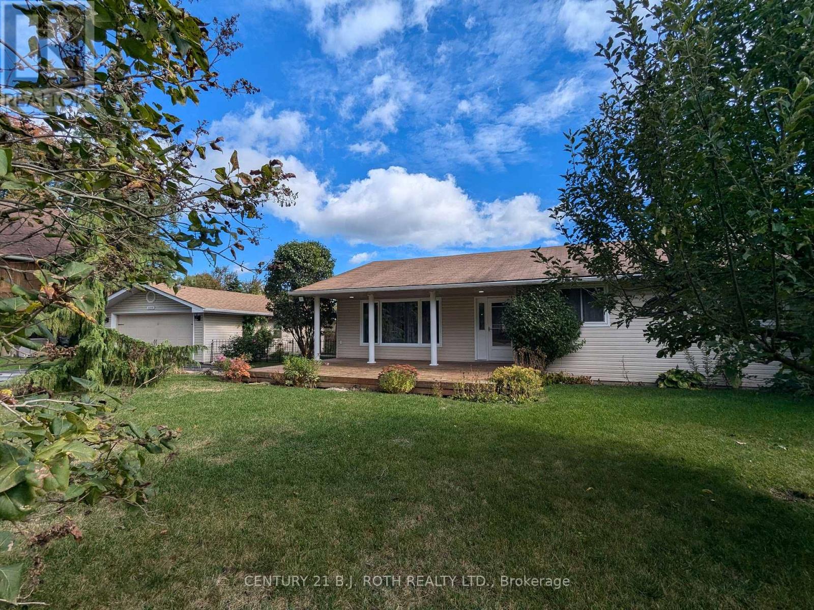 2209 Alderslea Crescent, Innisfil, Ontario  L9S 2E3 - Photo 2 - N12443666