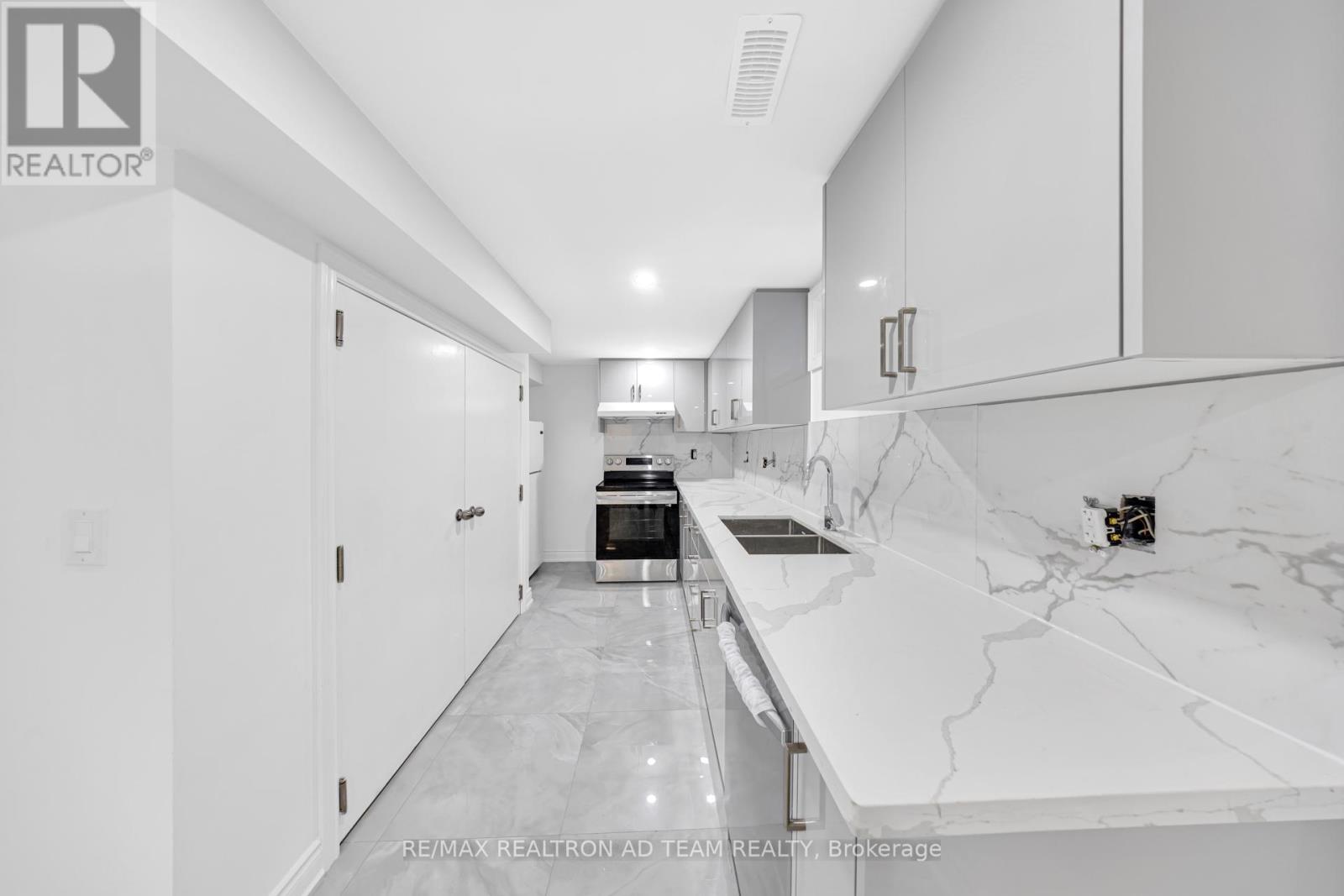Bsmnt - 18 Windridge Drive, Markham, Ontario  L3P 1T8 - Photo 8 - N12443680