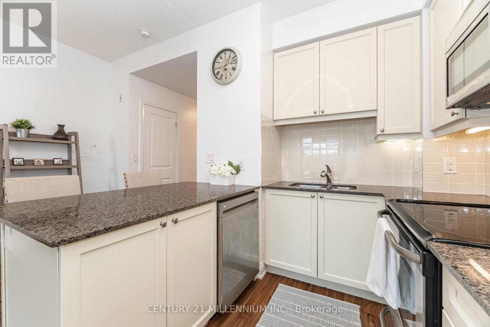 217 - 24 Woodstream Boulevard, Vaughan (Vaughan Grove), Ontario  L4L 8C4 - Photo 3 - N12443709
