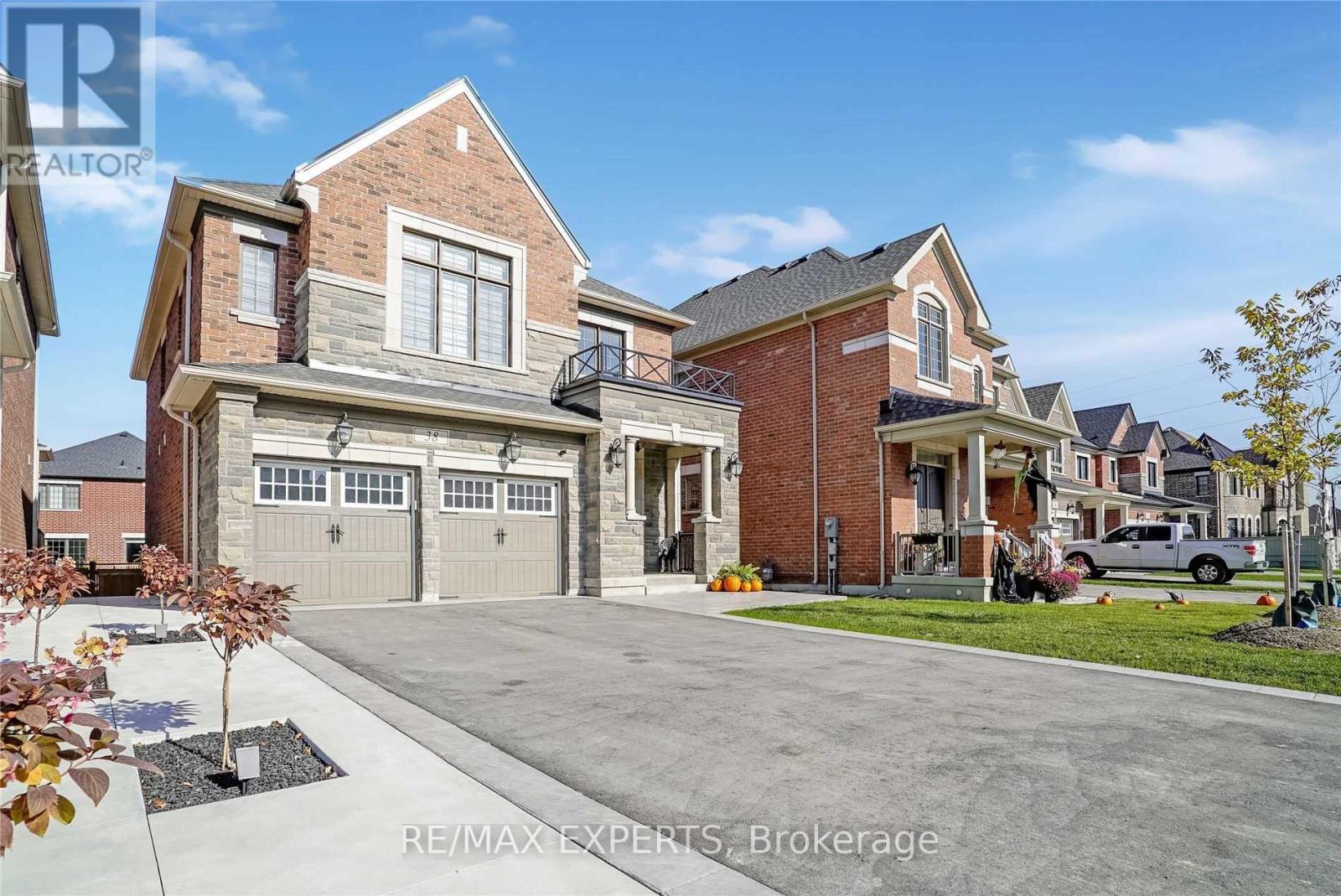 38 Chorus Crescent, Vaughan, Ontario  L4H 3N5 - Photo 2 - N12443723