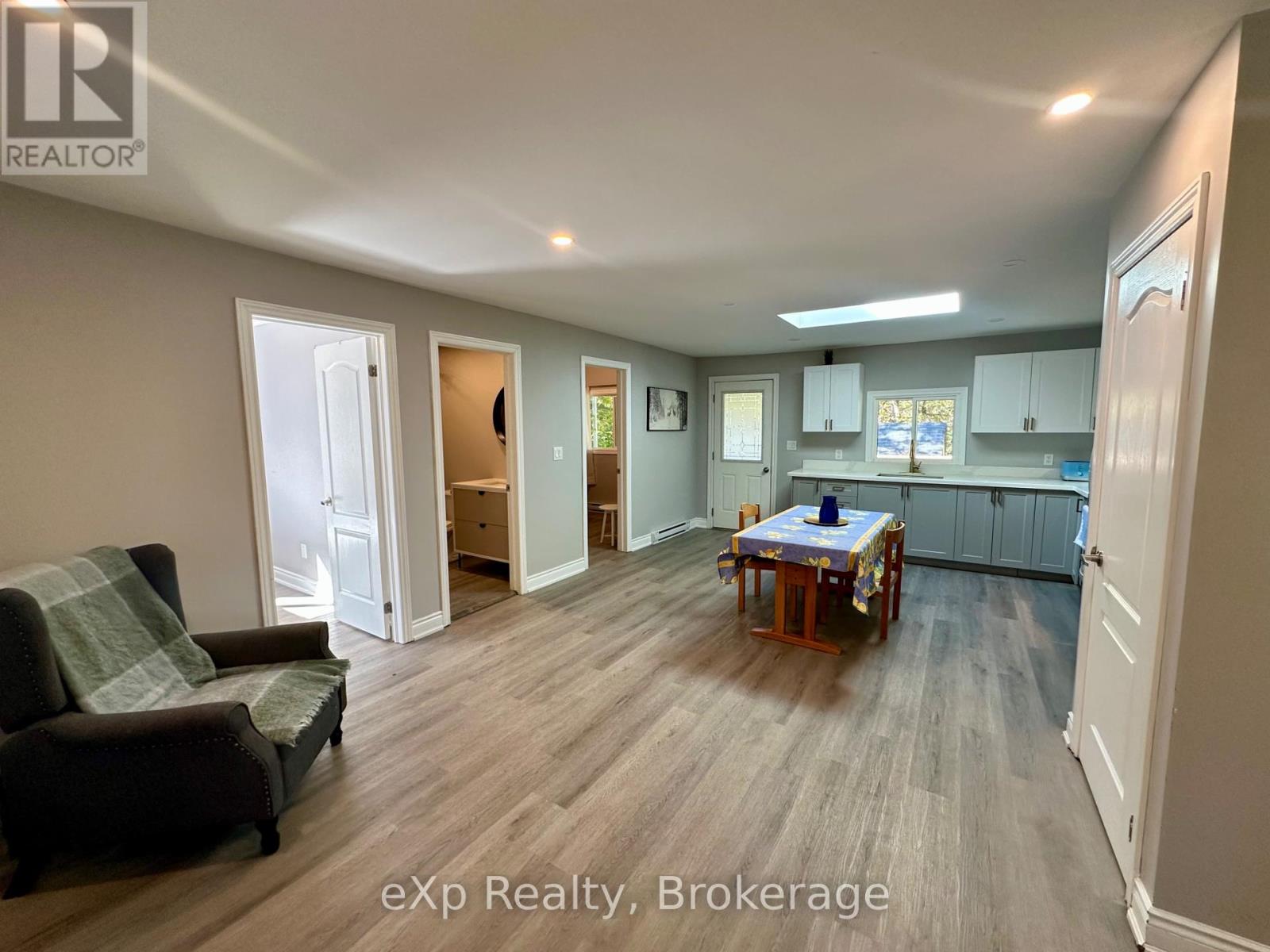 61 Robert Road W, Huntsville, Ontario  P1H 1L4 - Photo 12 - X12443364