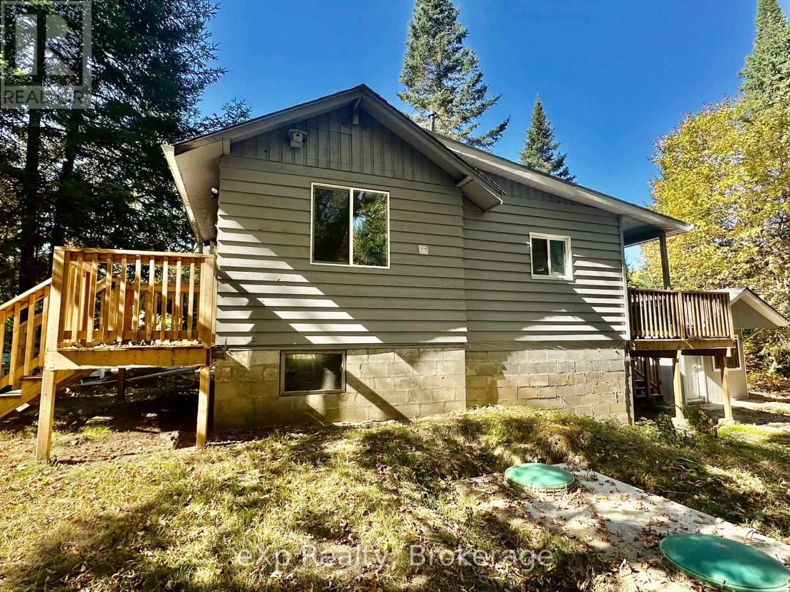 61 Robert Road W, Huntsville, Ontario  P1H 1L4 - Photo 8 - X12443364