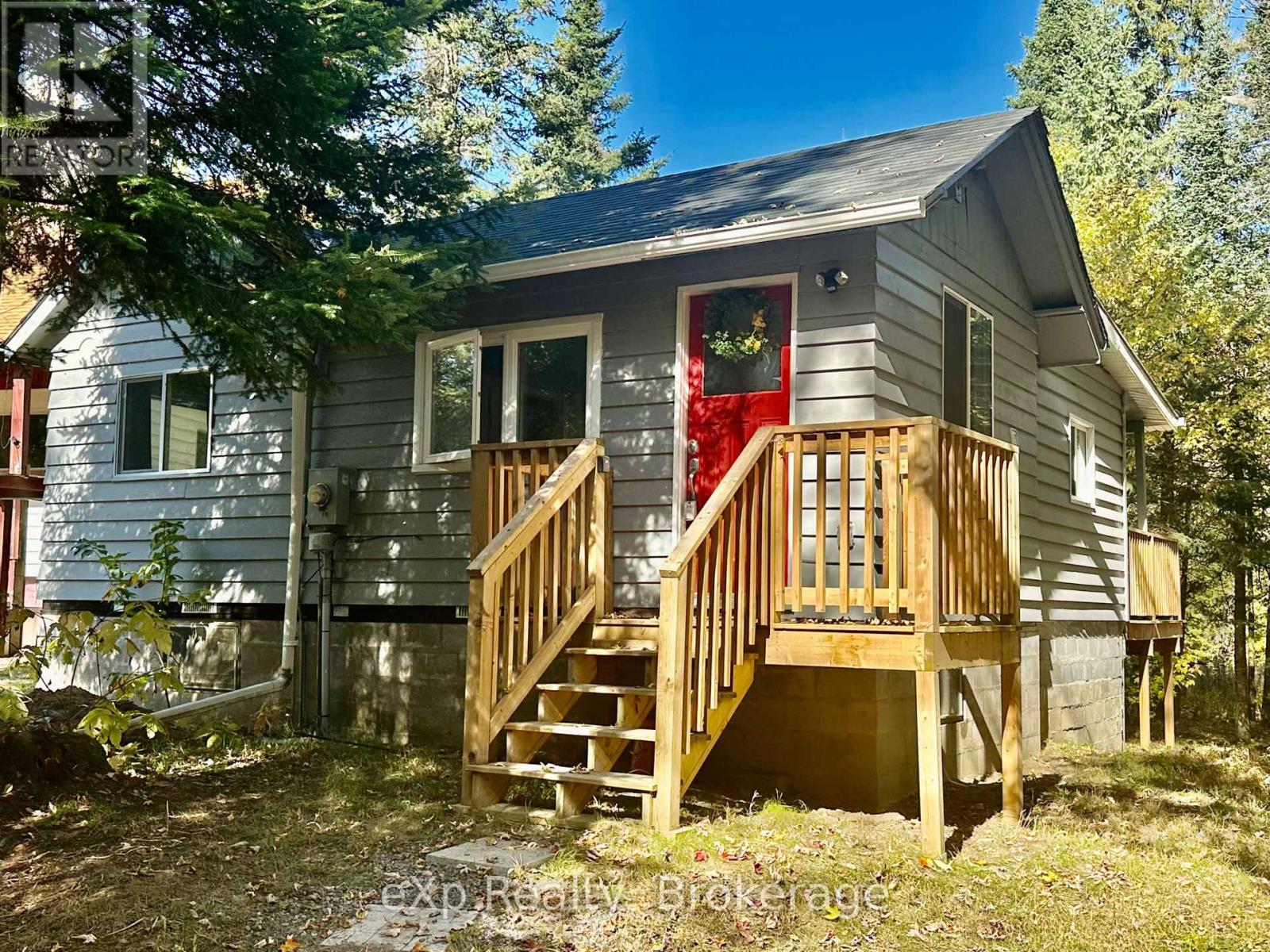 61 Robert Road W, Huntsville, Ontario  P1H 1L4 - Photo 4 - X12443364