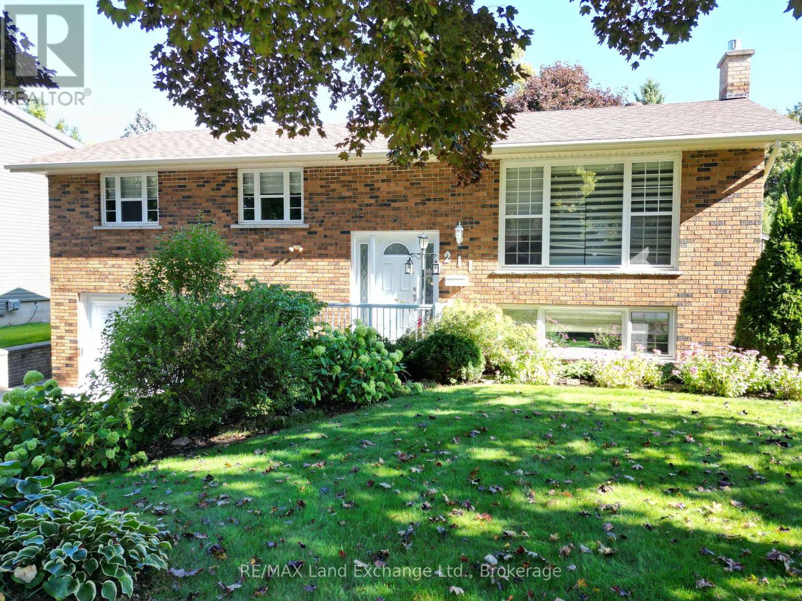 211 Nelson Street, Kincardine, Ontario  N2Z 1C5 - Photo 30 - X12443729