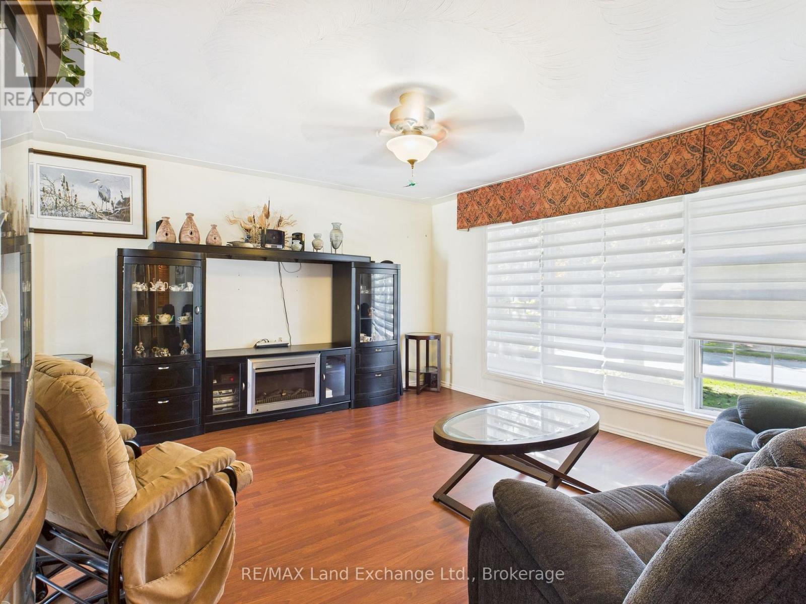 211 Nelson Street, Kincardine, Ontario  N2Z 1C5 - Photo 4 - X12443729