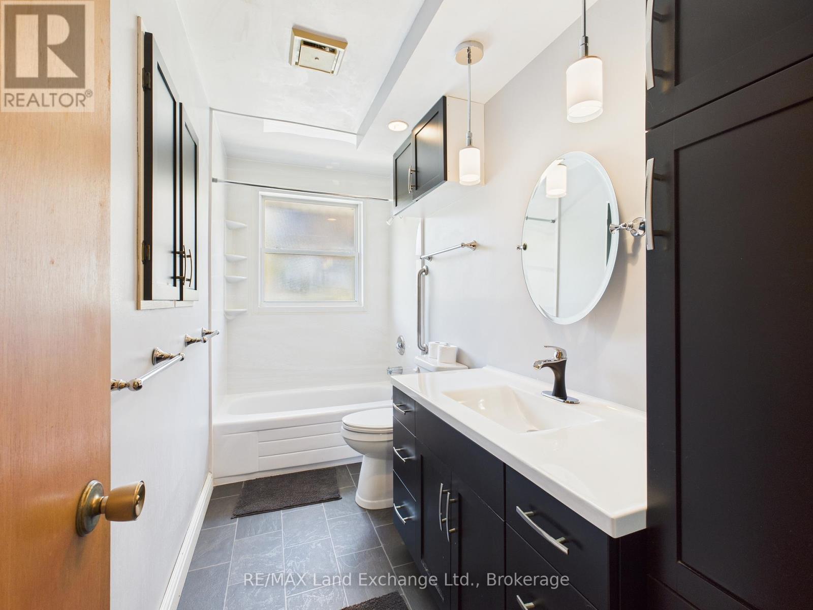 211 Nelson Street, Kincardine, Ontario  N2Z 1C5 - Photo 14 - X12443729