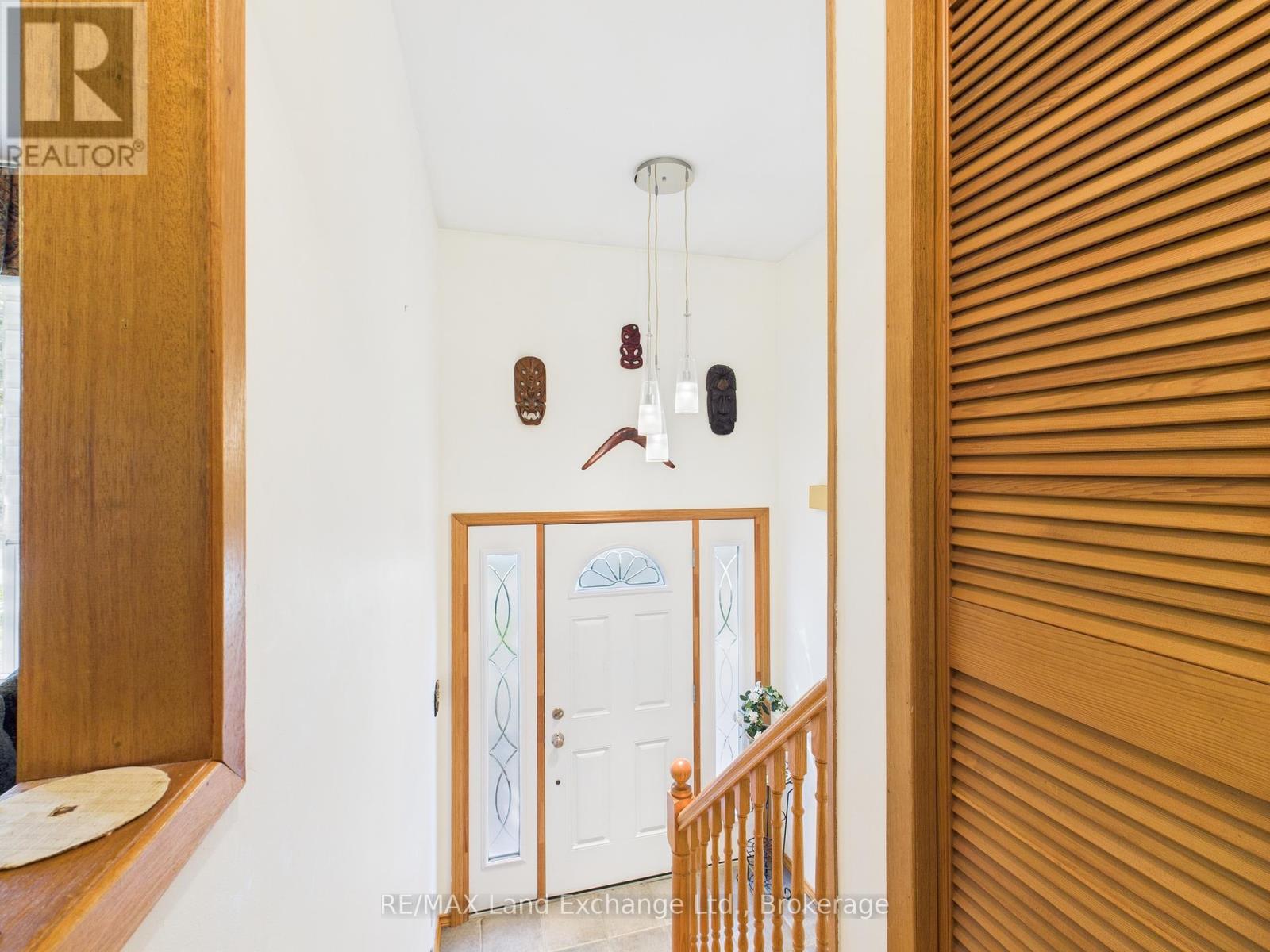 211 Nelson Street, Kincardine, Ontario  N2Z 1C5 - Photo 3 - X12443729