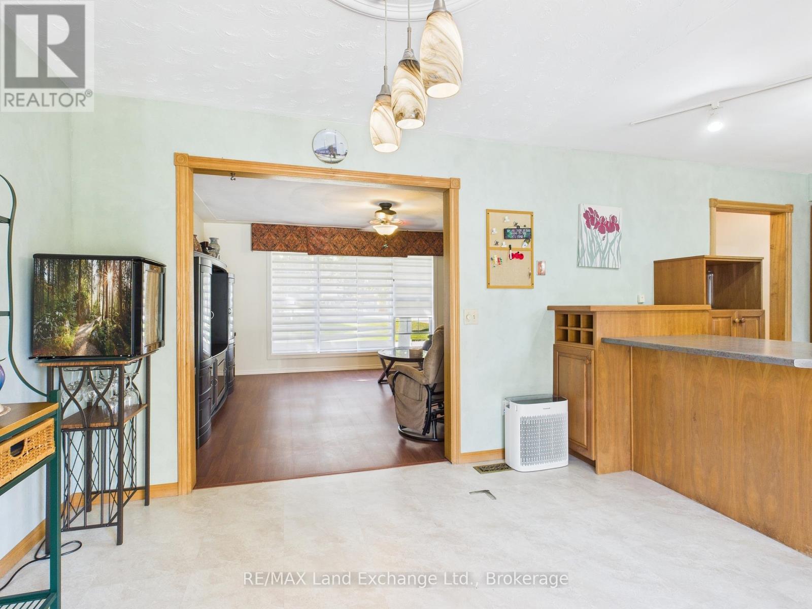 211 Nelson Street, Kincardine, Ontario  N2Z 1C5 - Photo 9 - X12443729