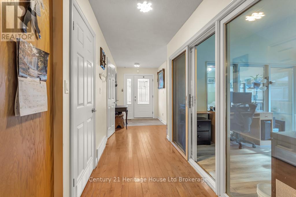 26 Seres Drive, Tillsonburg, Ontario  N4G 5G1 - Photo 10 - X12443777