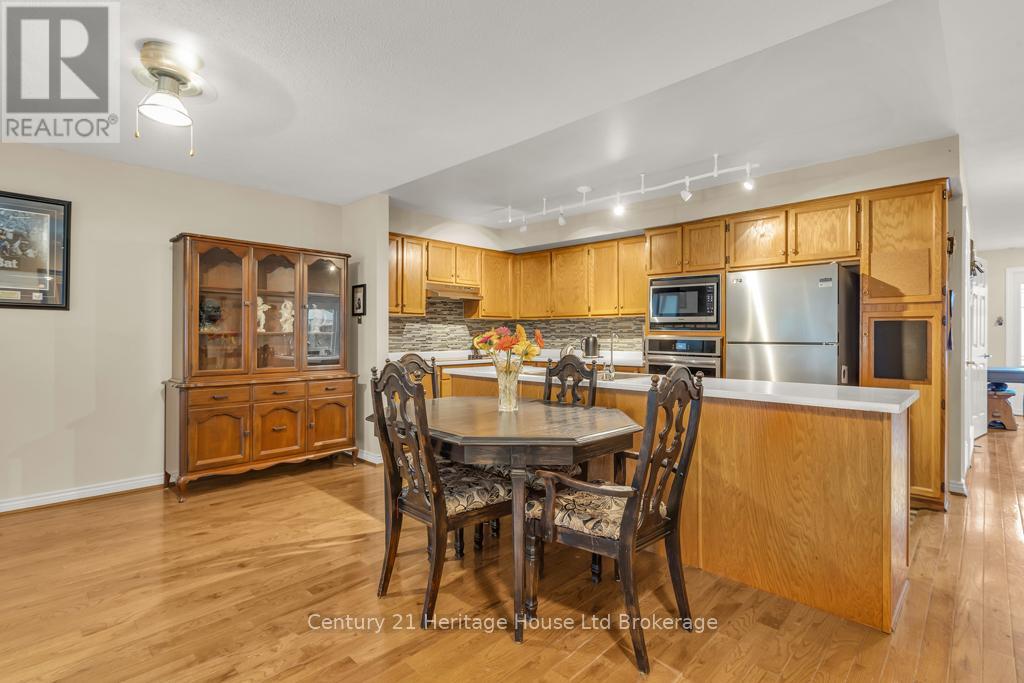26 Seres Drive, Tillsonburg, Ontario  N4G 5G1 - Photo 3 - X12443777