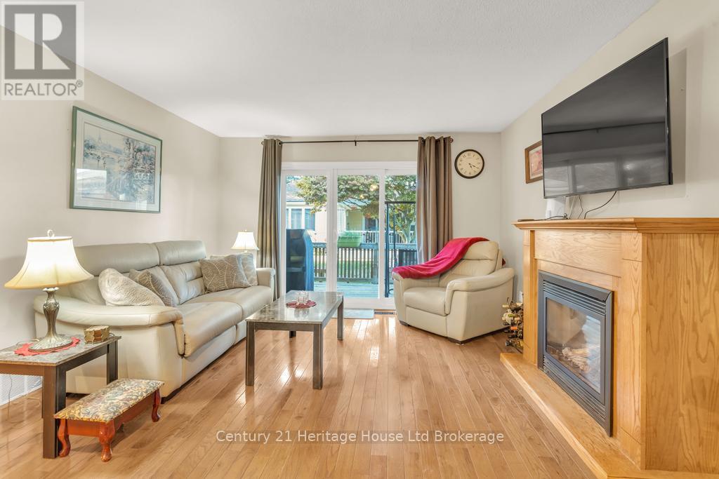 26 Seres Drive, Tillsonburg, Ontario  N4G 5G1 - Photo 6 - X12443777