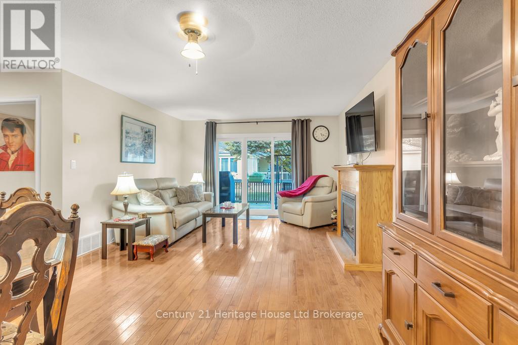 26 Seres Drive, Tillsonburg, Ontario  N4G 5G1 - Photo 7 - X12443777