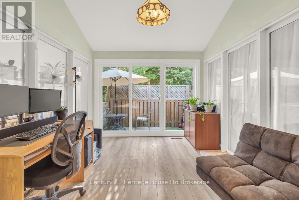 26 Seres Drive, Tillsonburg, Ontario  N4G 5G1 - Photo 9 - X12443777