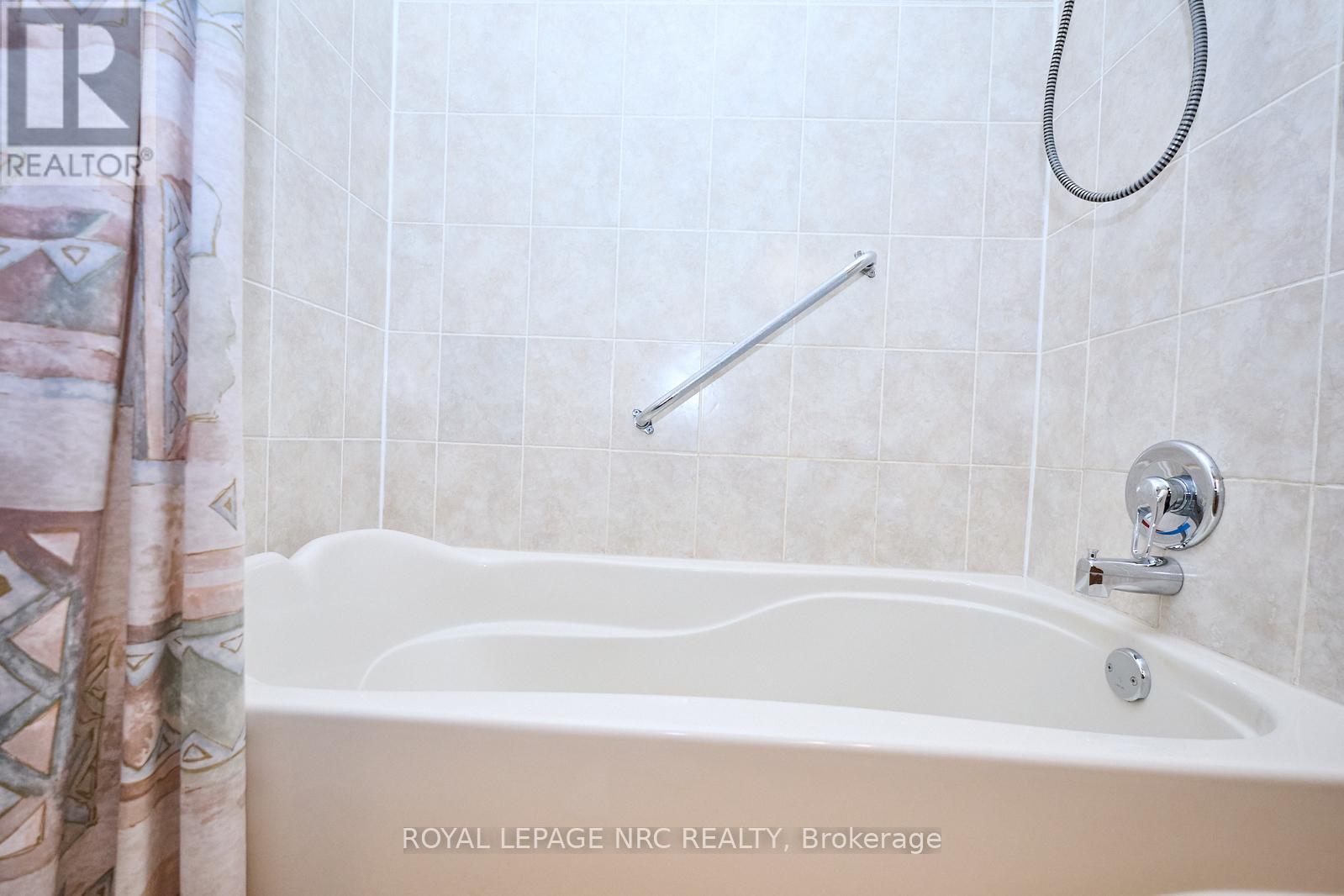 8 La Salle Drive, St. Catharines, Ontario  L2M 2E4 - Photo 22 - X12443703