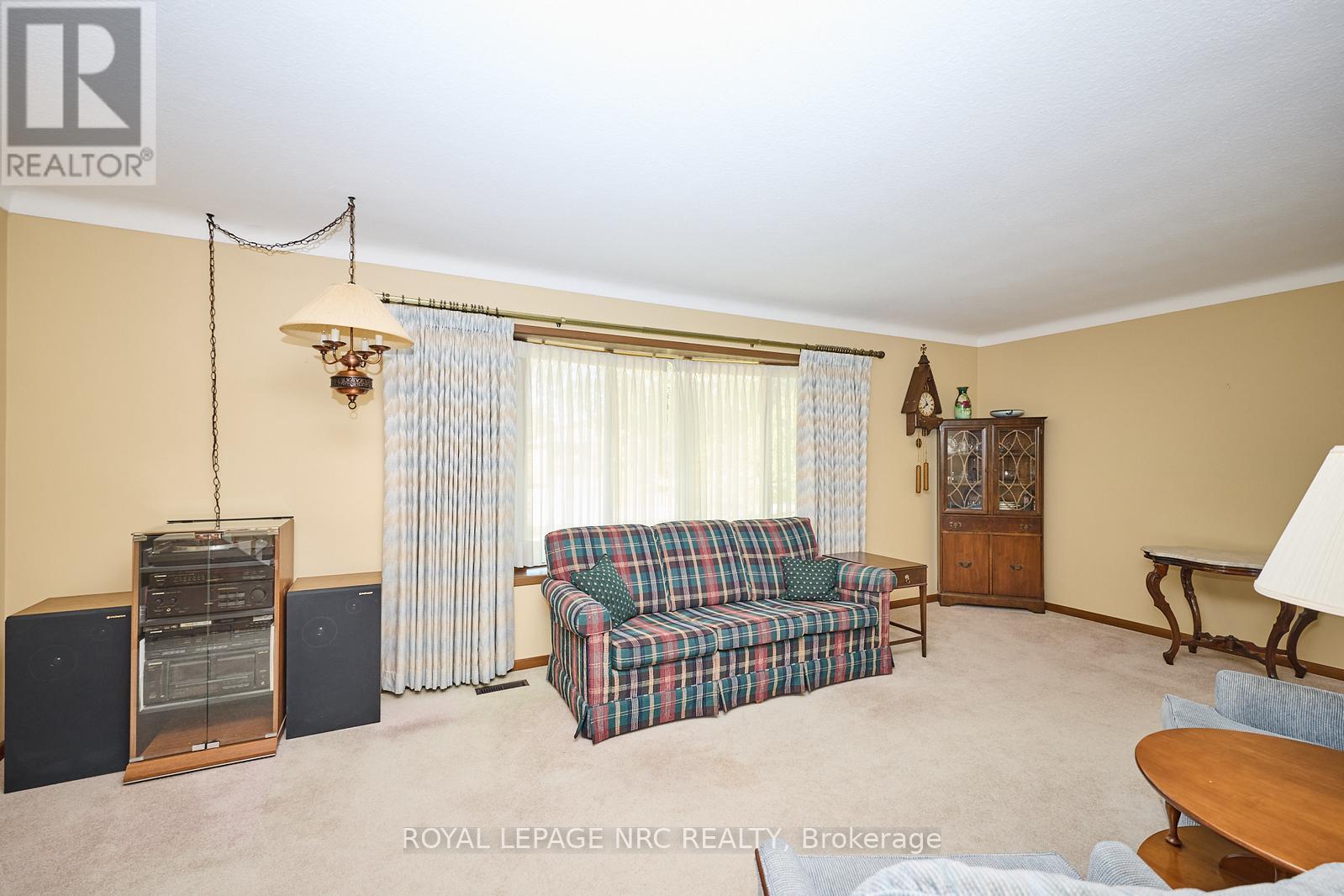 8 La Salle Drive, St. Catharines, Ontario  L2M 2E4 - Photo 14 - X12443703