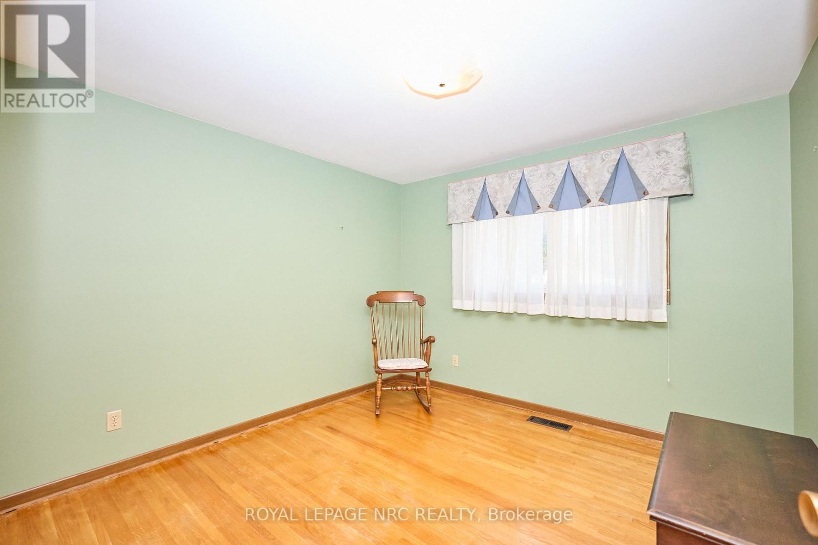 8 La Salle Drive, St. Catharines, Ontario  L2M 2E4 - Photo 27 - X12443703