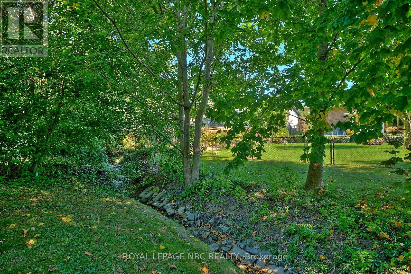 8 La Salle Drive, St. Catharines, Ontario  L2M 2E4 - Photo 9 - X12443703