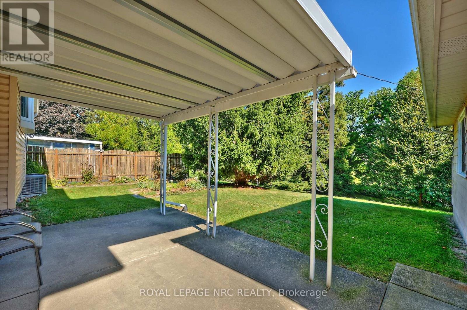 8 La Salle Drive, St. Catharines, Ontario  L2M 2E4 - Photo 8 - X12443703