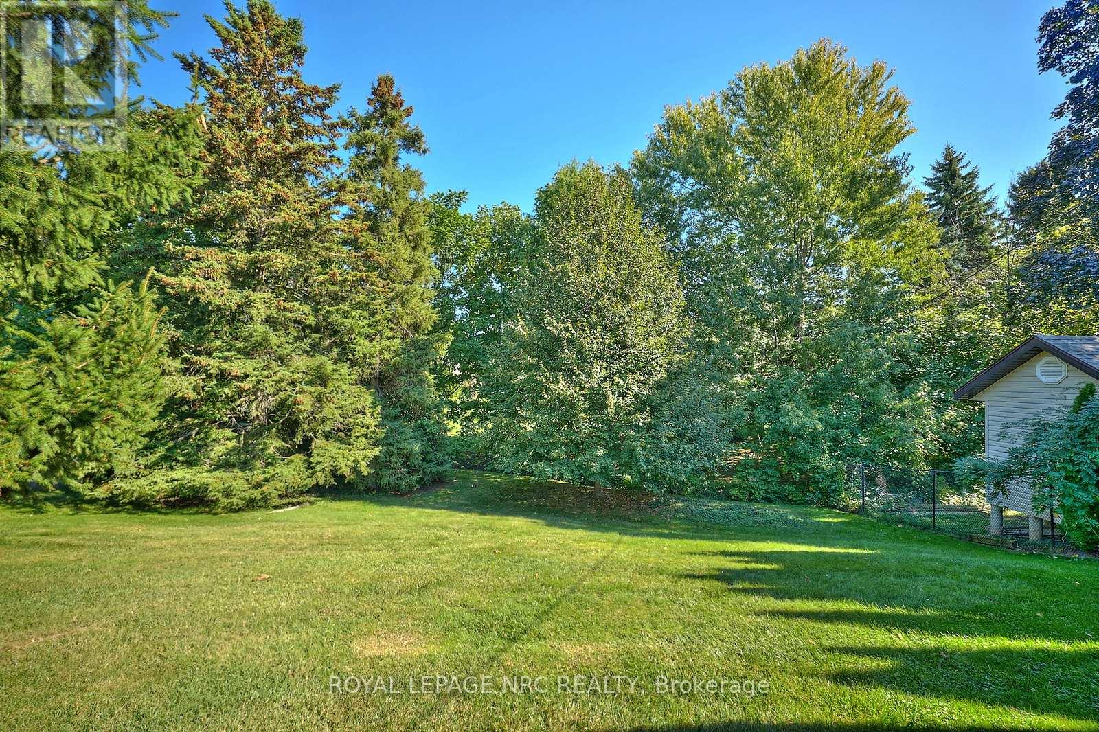 8 La Salle Drive, St. Catharines, Ontario  L2M 2E4 - Photo 5 - X12443703