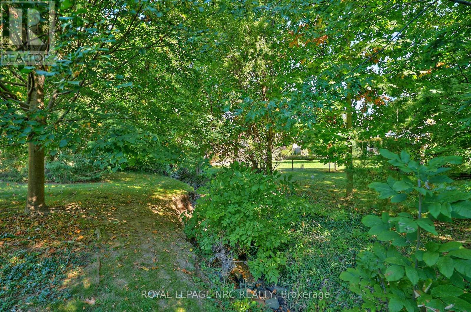 8 La Salle Drive, St. Catharines, Ontario  L2M 2E4 - Photo 6 - X12443703