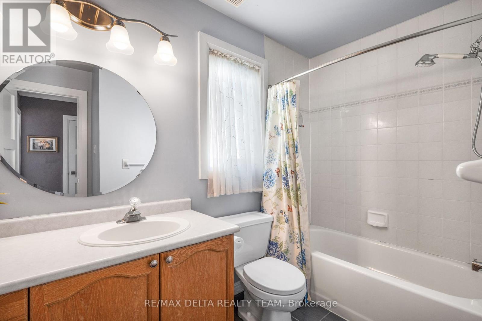18 Longshire Circle, Ottawa, Ontario  K2J 4K7 - Photo 23 - X12443696