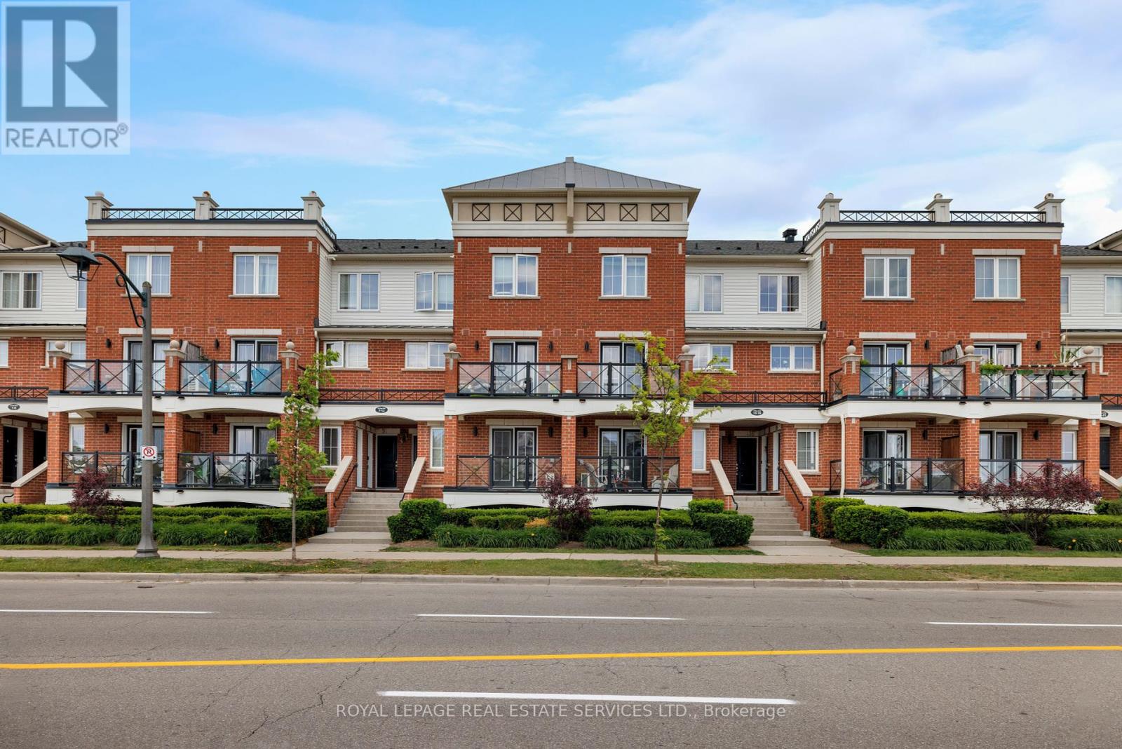 10 - 15 HAYS BOULEVARD, Oakville, Ontario