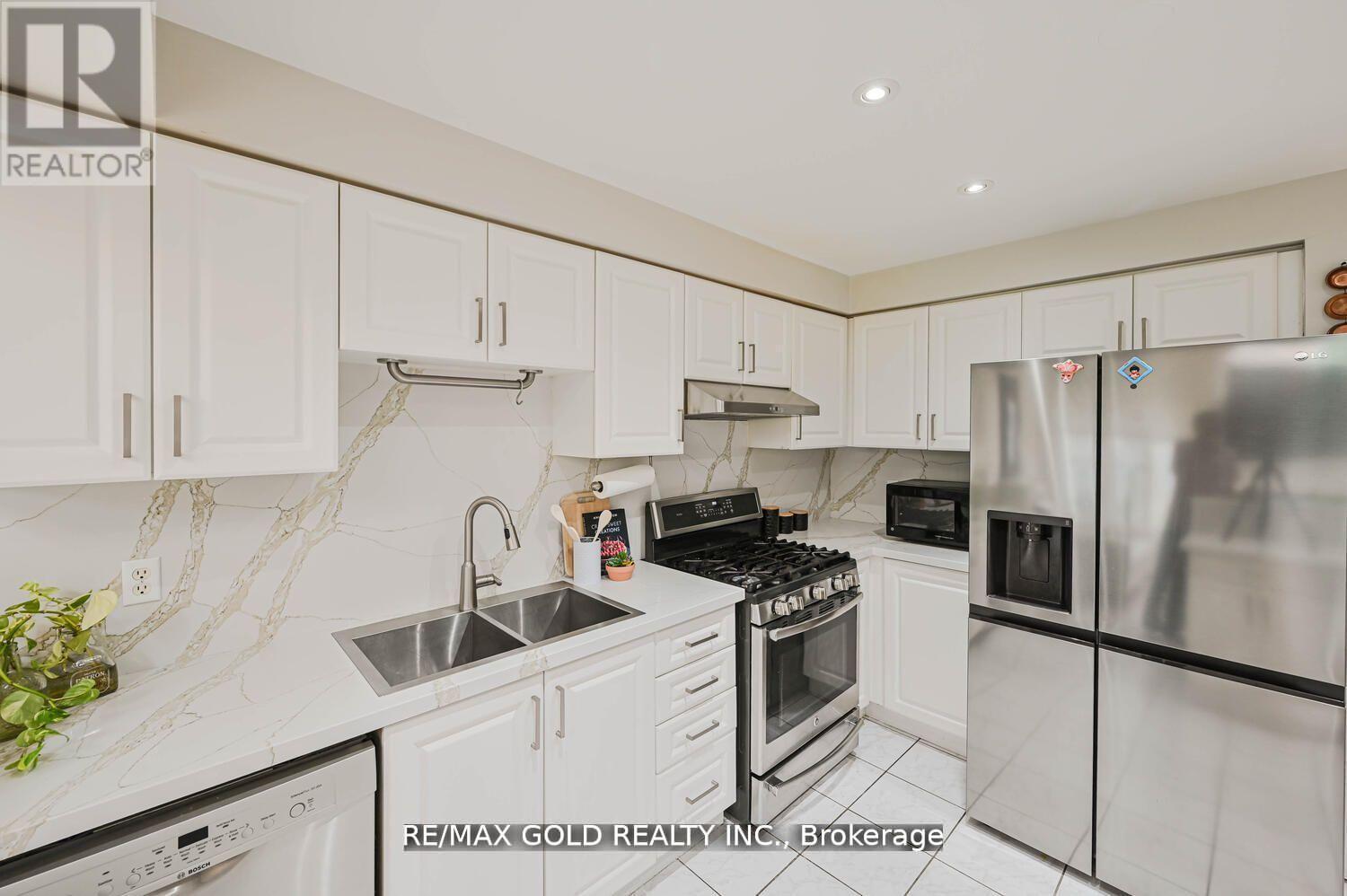 44 Ribbon Drive, Brampton, Ontario  L6R 2C5 - Photo 14 - W12443670