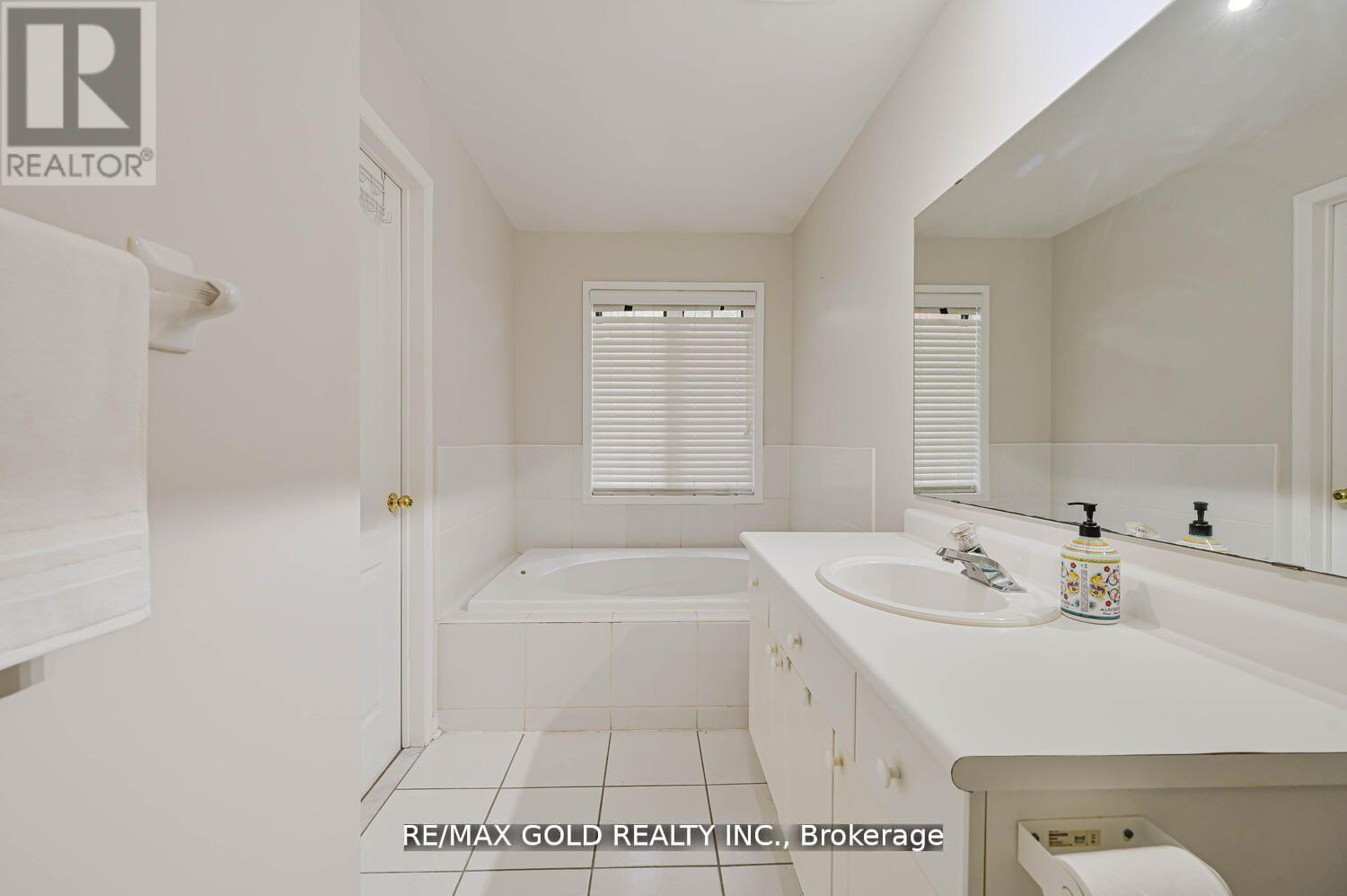 44 Ribbon Drive, Brampton, Ontario  L6R 2C5 - Photo 23 - W12443670