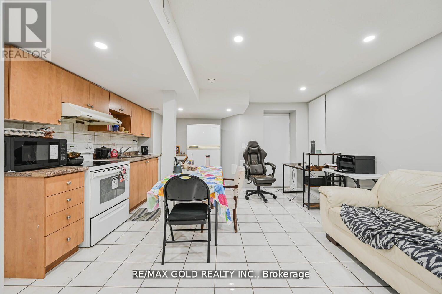 44 Ribbon Drive, Brampton, Ontario  L6R 2C5 - Photo 34 - W12443670