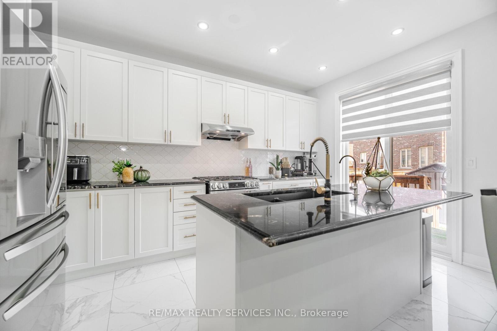 49 Puffin Crescent, Brampton, Ontario  L6R 4C3 - Photo 16 - W12443671