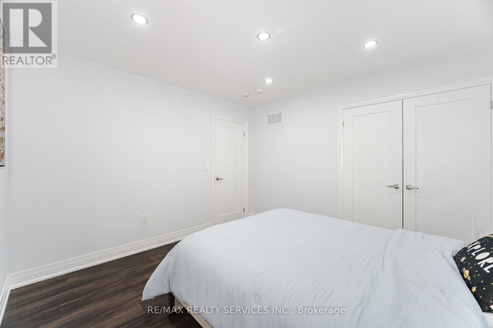 49 Puffin Crescent, Brampton, Ontario  L6R 4C3 - Photo 45 - W12443671