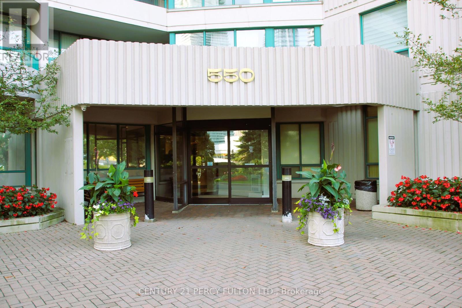 1511 - 550 Webb Drive, Mississauga, Ontario  L5B 3Y4 - Photo 2 - W12443712