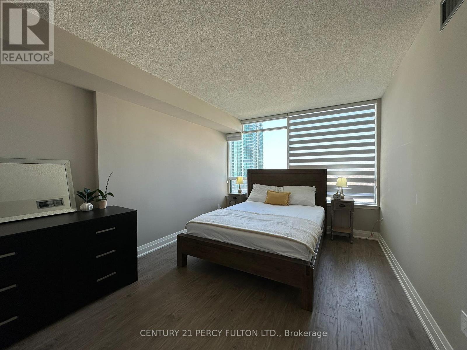 1511 - 550 Webb Drive, Mississauga, Ontario  L5B 3Y4 - Photo 39 - W12443712