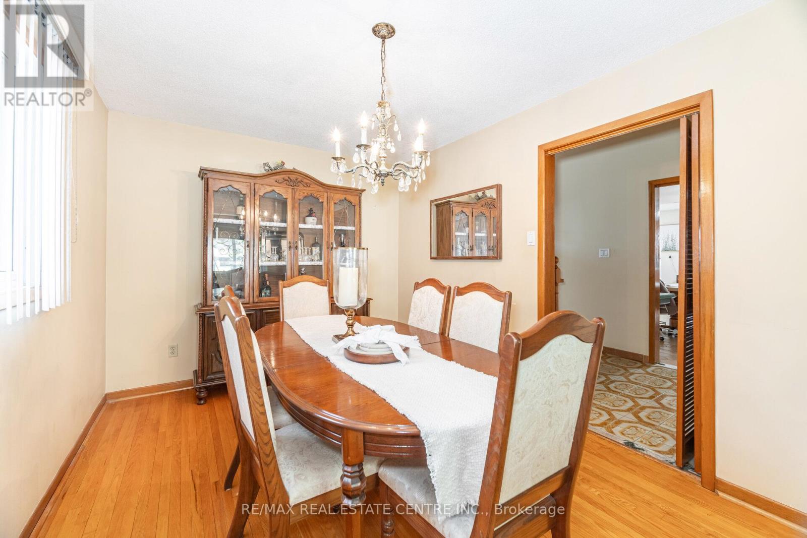 2108 Islington Avenue, Toronto, Ontario  M9P 3N9 - Photo 10 - W12443724