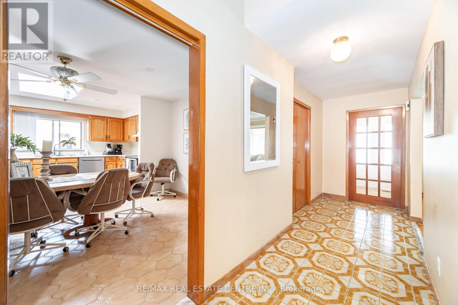 2108 Islington Avenue, Toronto, Ontario  M9P 3N9 - Photo 11 - W12443724
