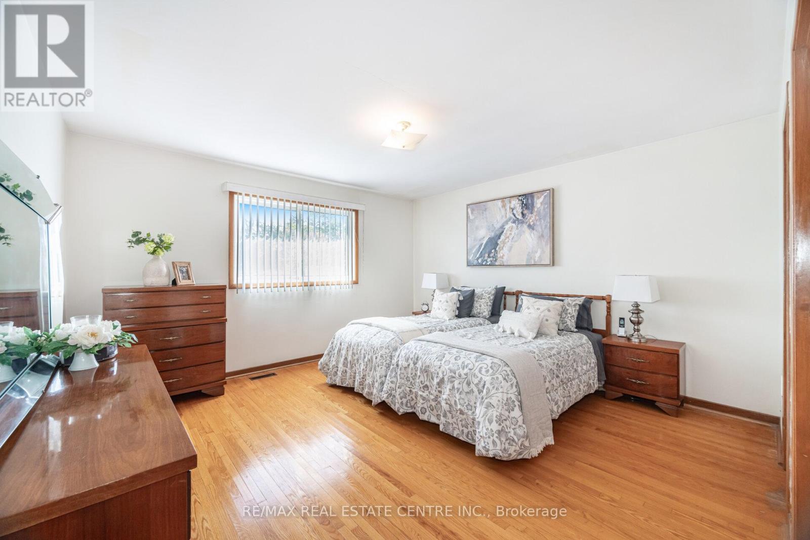 2108 Islington Avenue, Toronto, Ontario  M9P 3N9 - Photo 18 - W12443724