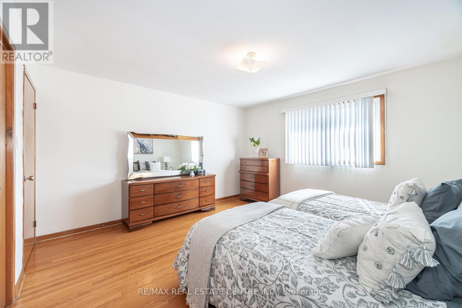 2108 Islington Avenue, Toronto, Ontario  M9P 3N9 - Photo 19 - W12443724
