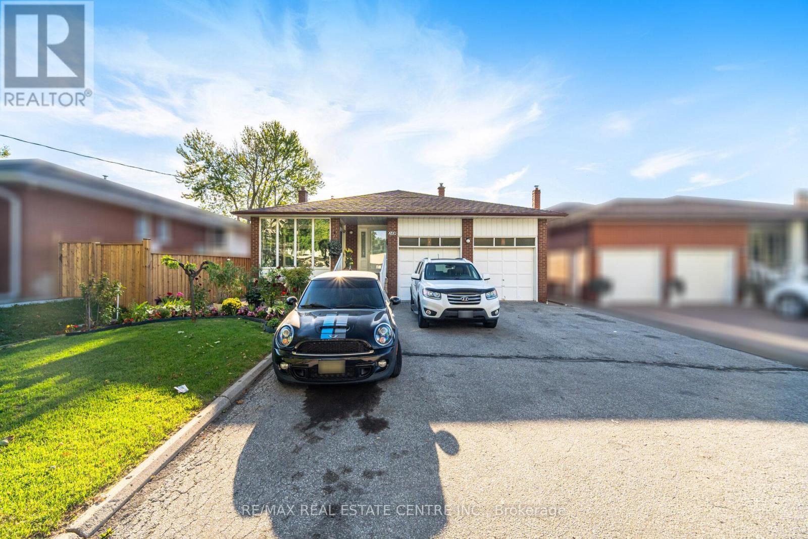 2108 Islington Avenue, Toronto, Ontario  M9P 3N9 - Photo 2 - W12443724