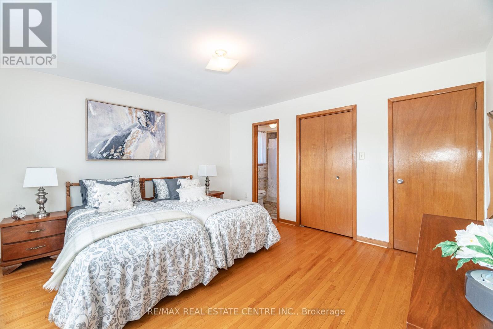 2108 Islington Avenue, Toronto, Ontario  M9P 3N9 - Photo 20 - W12443724