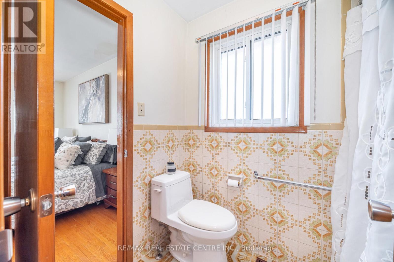 2108 Islington Avenue, Toronto, Ontario  M9P 3N9 - Photo 21 - W12443724