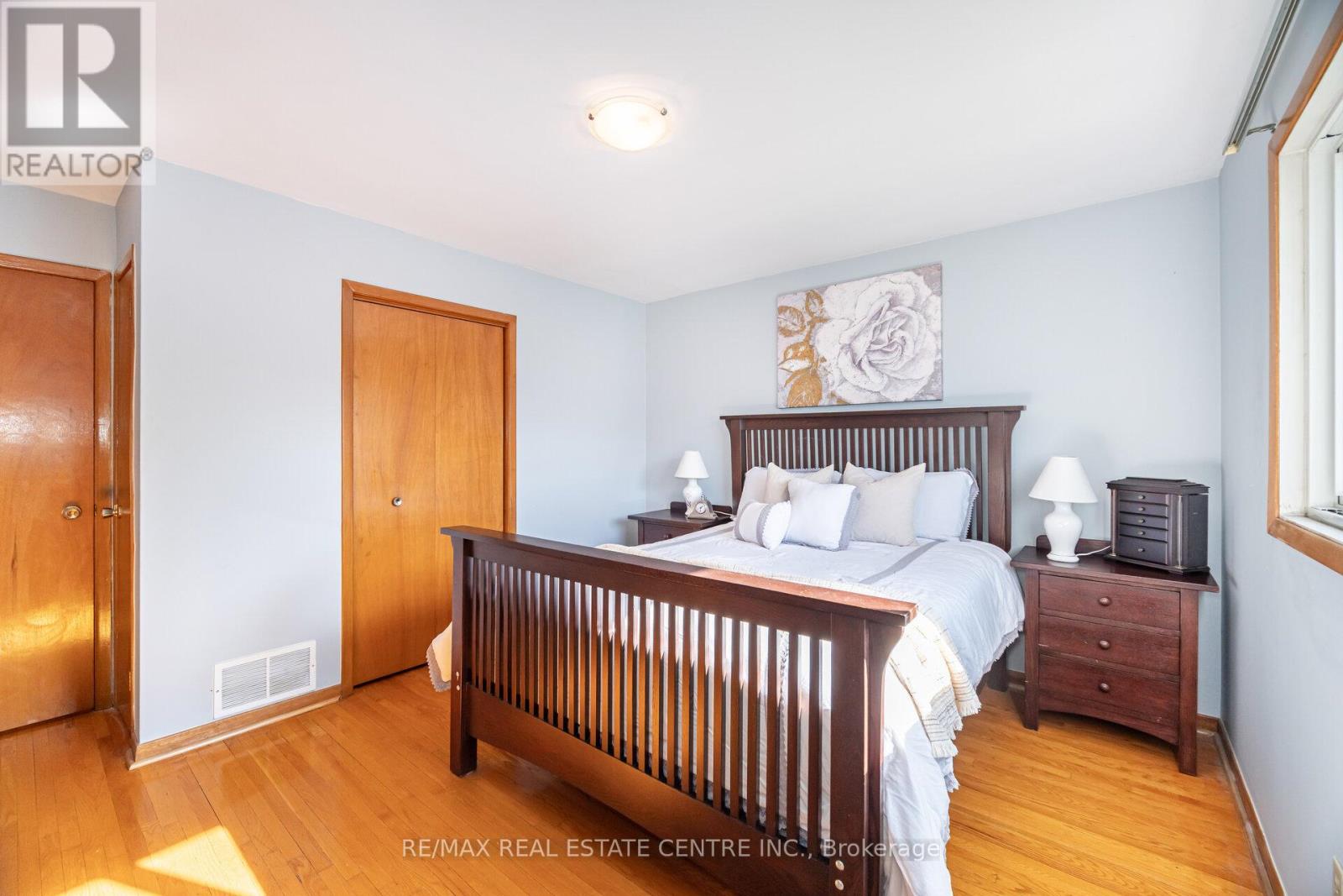 2108 Islington Avenue, Toronto, Ontario  M9P 3N9 - Photo 24 - W12443724