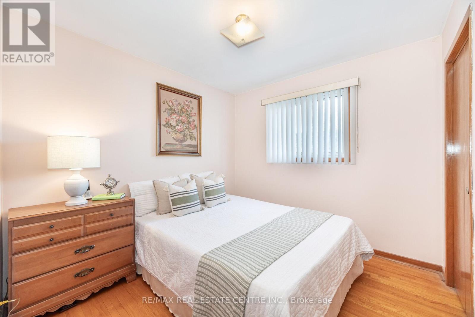 2108 Islington Avenue, Toronto, Ontario  M9P 3N9 - Photo 25 - W12443724