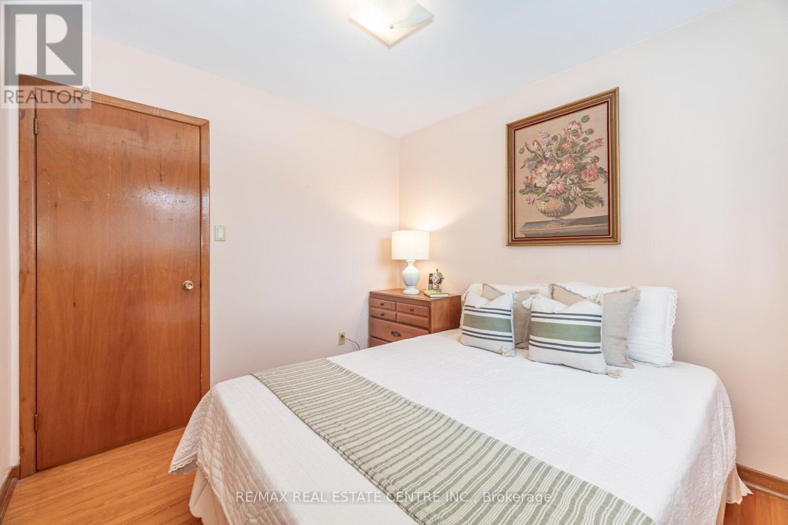 2108 Islington Avenue, Toronto, Ontario  M9P 3N9 - Photo 26 - W12443724
