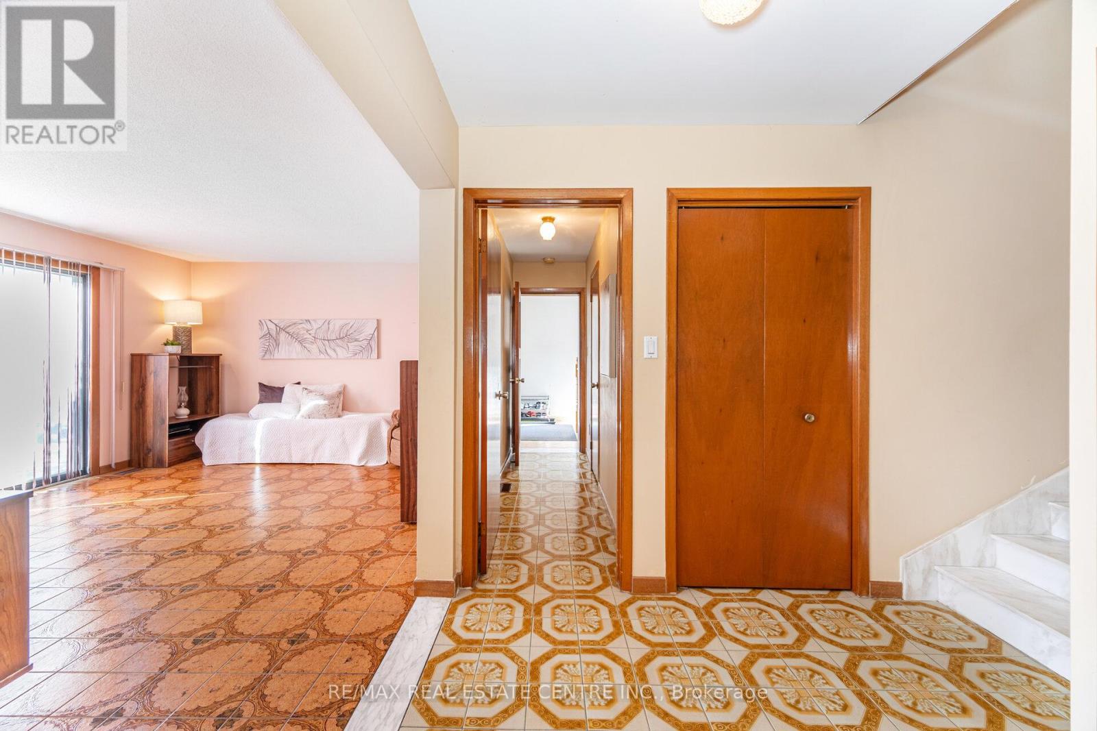 2108 Islington Avenue, Toronto, Ontario  M9P 3N9 - Photo 27 - W12443724
