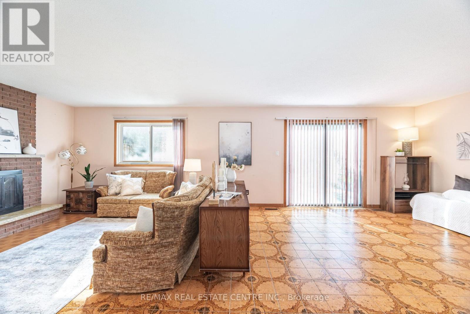 2108 Islington Avenue, Toronto, Ontario  M9P 3N9 - Photo 28 - W12443724