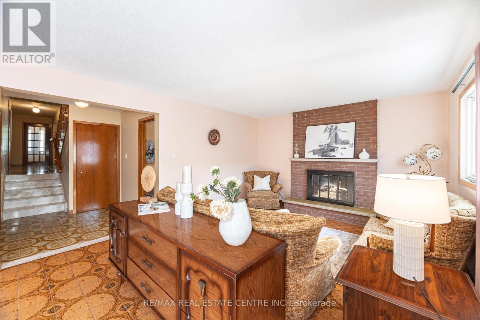 2108 Islington Avenue, Toronto, Ontario  M9P 3N9 - Photo 29 - W12443724